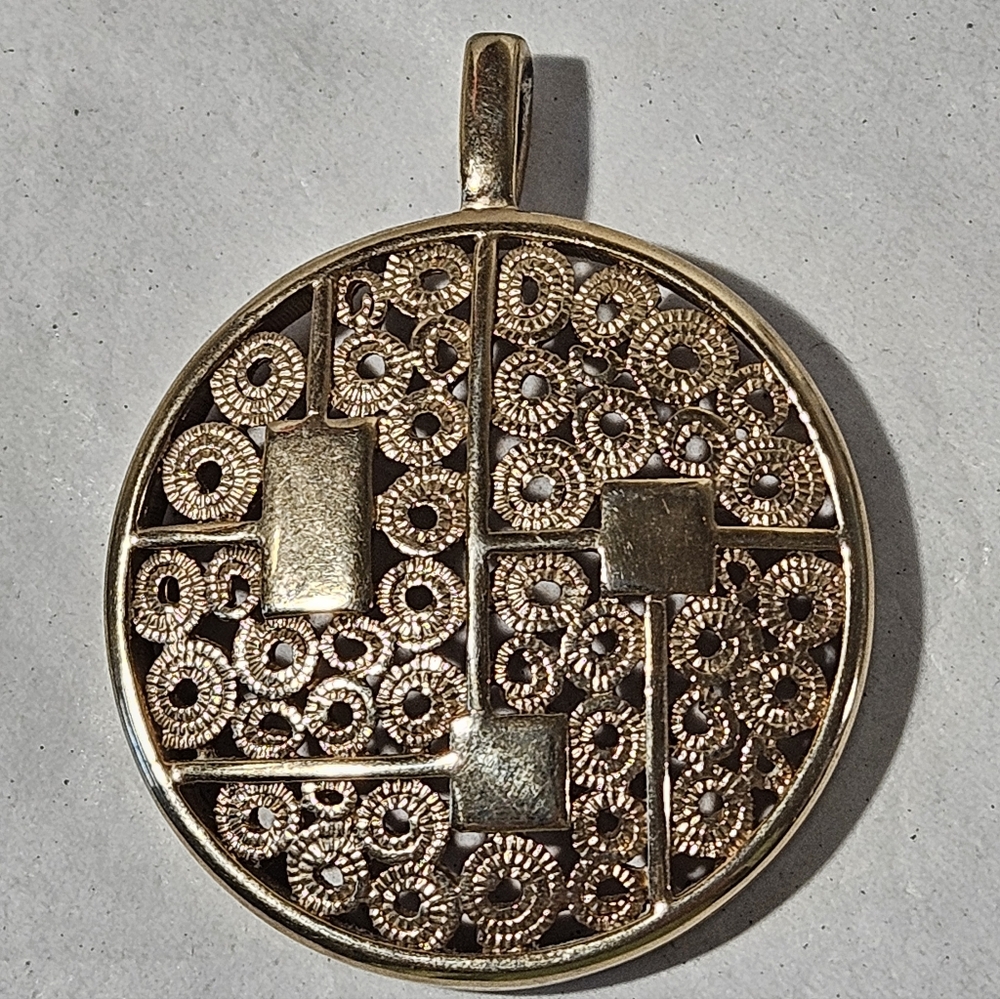 Vintage Sarah Coventry Timeless Beauty Gold-tone Round Pendant